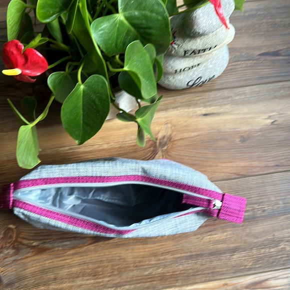 💖Rapid Lash grey and hot pink toiletries bag - Picture 5 of 5
